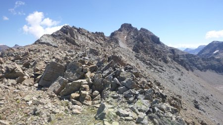Arrivée au col, on part à droite (Est) afin d’aller gravir le sommet de la montagne du Chapan (3066m)