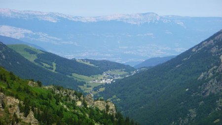 En bas, l’Alpe du Grand Serre