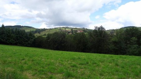 Ravin du Pralong et hameau de Loibe sur un bel adret.