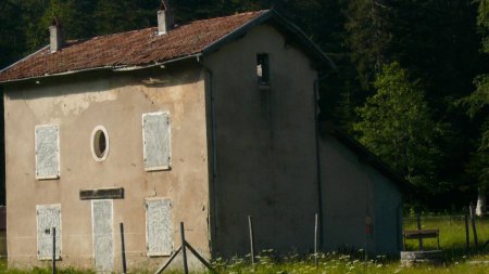 Maison Forestière de la Coche et son puit zoom.
