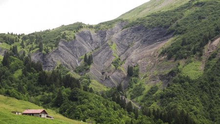 Les ravines schisteuses de Niard, au pied de Croisse Baulet.