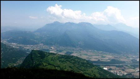 La Chartreuse embrumée, et la Vallée de l’Isère vue de la Buffe.