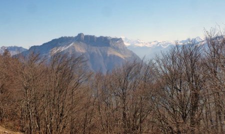 Zoom sur l’Arclusaz et le Mont Blanc