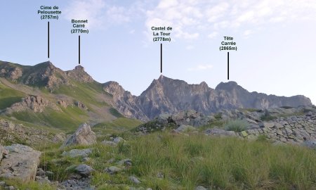 Panorama des sommets depuis le col des Fourches (photo prise un autre jour)