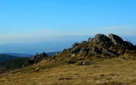 Plateau sommital, avec vue sur le Puy de Sancy.