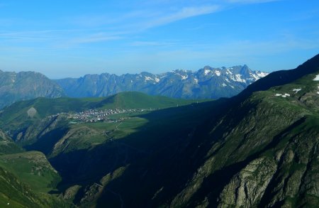 L’Alpe d’Huez et la chaîne de Belledonne.