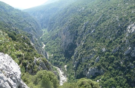 Le profond canyon où coule le Verdon