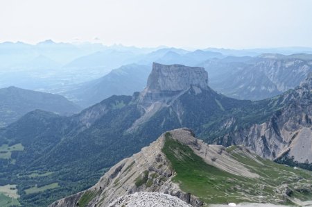 Mont Aiguille sur fond de Grand Ferrand et Jarjatte 