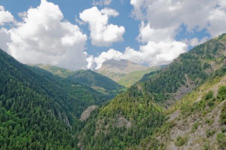 La Grande Séolane vue de la route du Col d’Allos