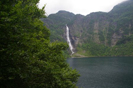 Le lac d’Oo et sa cascade