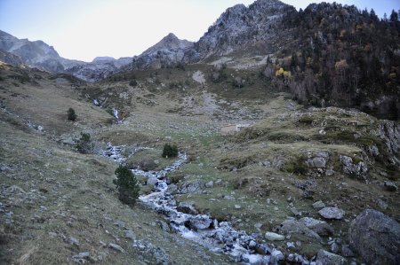 Ruisseau du Lurien et cabane des chasseurs