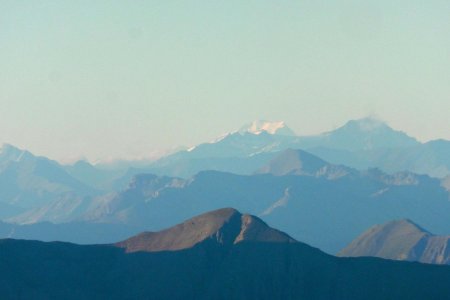 Mont-Blanc (4807m) à 174km de la Tête de L’Estrop