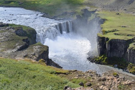 Zoom sur la ’petite’ cascade de Hafragilsfoss.