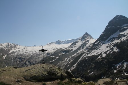 Vue de la croix sur les glaciers 