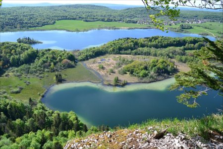 Vue depuis le pic sur le Lac d’Ilay (dessus) et du Grand Maclu (dessous)