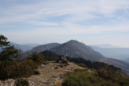 Vers l’est-sud-est, le Mont Vial et ses antennes