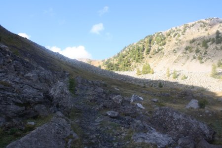Le passage de blocs sur le sentier menant au Col de l’Encombrette