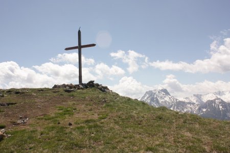 Le sommet et sa croix