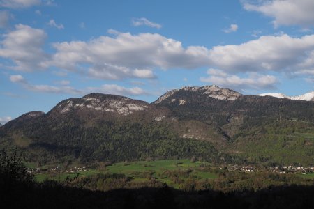 La Motte-en-Bauges et le Châtelard, monts Chabert et Julioz.