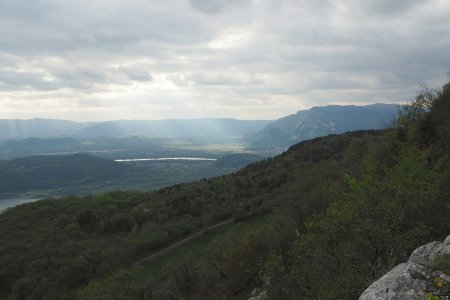 Vue du belvédère sur la Chautagne, le Rhône et le Grand Colombier.