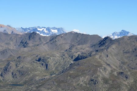 Zoom sur le Mont-Blanc ; Peclet-Polset, lac Laramon, lac du Serpent, Pic Blanc