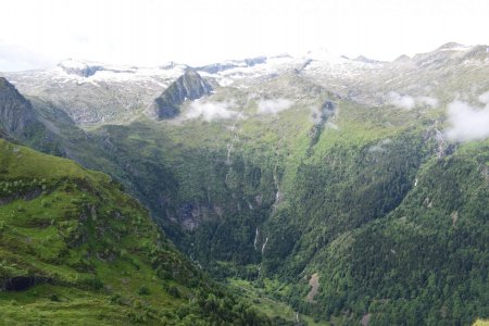 Le Cirque de Cagateille dans toute son ampleur : c’est le deuxième plus grand cirque des Pyrénées après Gavarnie.