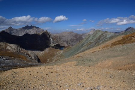 Au Col de Marinet, la diversité géologique dans toute sa splendeur.