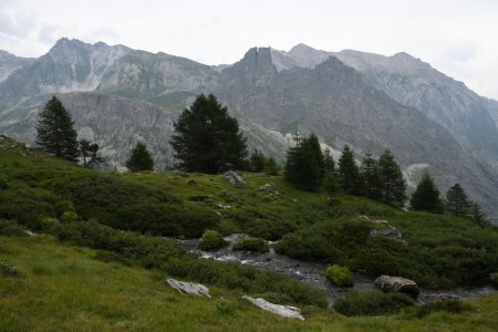 de gauche à droite : Monte Russet (2088m), Torre Castello (2452m), Rocca Croce Provenzale (2402m)