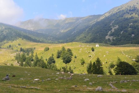 Vue arrière au niveau de Alpe Palè ; en horizon la ligne de crête parcourue entre Pian dell’Orso et Colle Bè Mulè.
