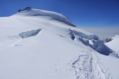 Le refuge Margherita, vu du plateau vers 4450m