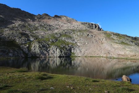 Le lac de Cédéra et son sommet.