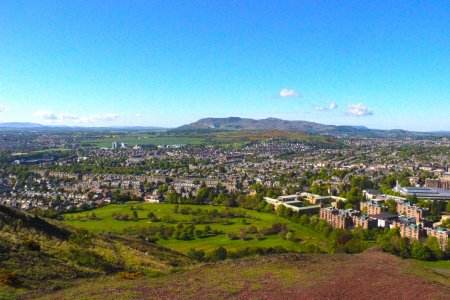 Vue sur le sud/sud-ouest d’Edimbourg avec vue sur le secteur des Pentland Hills