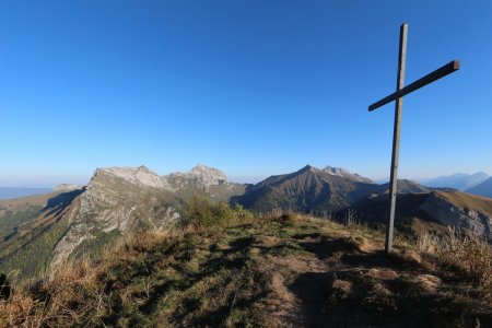 Sommet de la pointe de la Fougère avec le Mont de la Coche, l’Arcalod, la Chaurionde et la Sambuy.