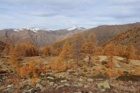 Le vallon d’Urine aux couleurs de l’automne, avec le Grand Glaiza et le Bric Froid.