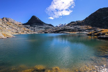 Le plus grand lac, Grand Mont Coua et Roc des Eaux Noirs