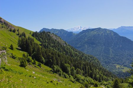 Le Mont Blanc, entre la Dent de Cons et la Belle Etoile