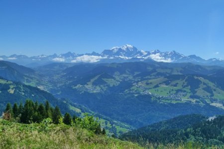 Le Haut Val d’Arly sur fond de Massif du Mont Blanc