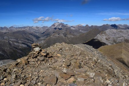 Au sommet du Pico Mondarruego (2845m).