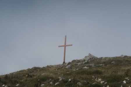 La croix sommitale