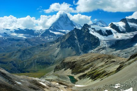 Le Cervin et un lac d’altitude, depuis le sommet