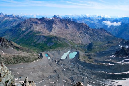 Du sommet : vallon du Glacier d’Arsine et ses lacs
