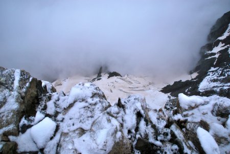 Vue plongeante sur le Glacier de Tombe Murée depuis l’antécime