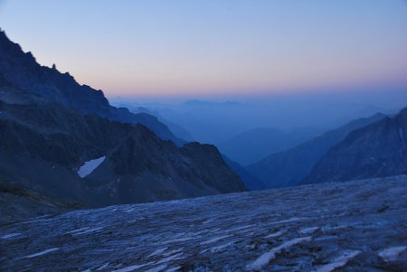 Il est 6 heures du matin, l’aube se lève lentememt sur le Glacier Blanc