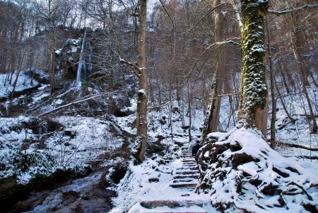 Début des escaliers en pierre menant à la cascade de Bad Urach