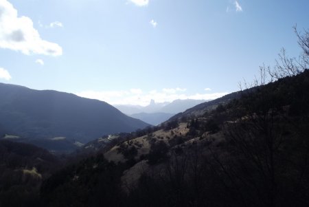 Contreforts du Senépy et Mont-Aiguille au loin