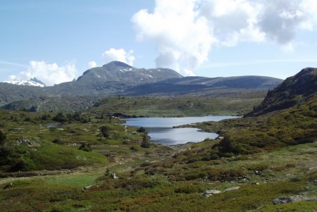 Le lac Fourchu devant le Grand Galbert et le Grand Pic de Belledonne au fond