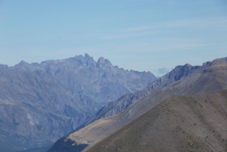Zoom sur la Croix de Belledonne, le Grand Pic, et la Grande Lance d’Allemont