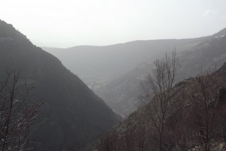 La vallée de la Roizonne, embrumée