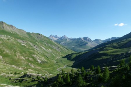 Dans le rétro le Val Fourane. Au fond : Meyna, Brec, Rocca Blanca, Sautron, Bec du Lièvre