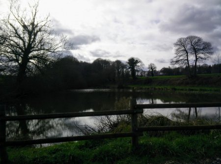 L’étang en face du château.